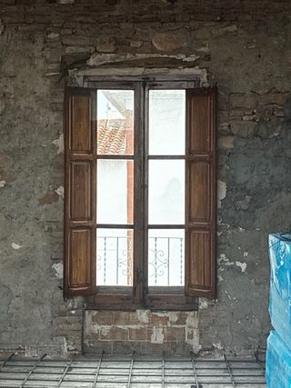 Ventana antigua madera mobila
