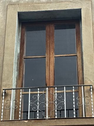 Ventana antigua madera mobila