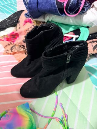 Botines negros con brillos