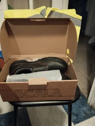 Botas de seguridad Scala negras y chaleco de regal