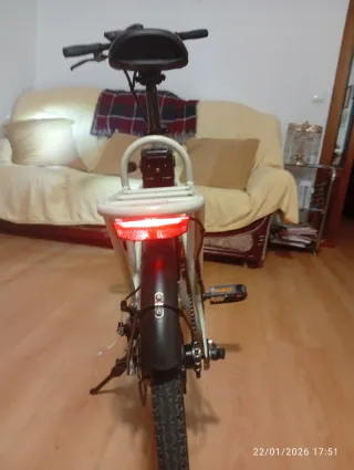 Bicicleta Eléctrica Plegable Blanca