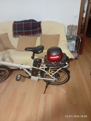 Bicicleta Eléctrica Plegable Blanca