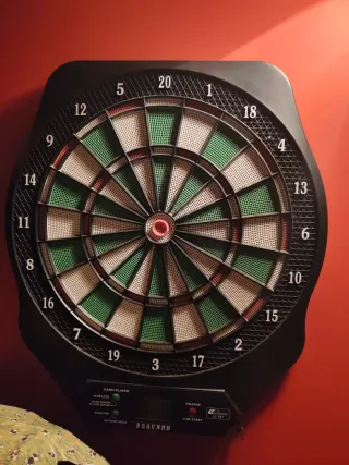 Diana electrónica para dardos.le faltan los dardos