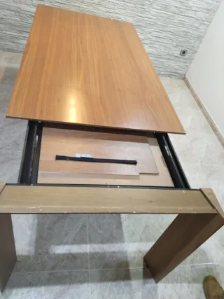 Mesa nogal y 4 sillas diseño