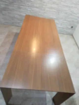 Mesa nogal y 4 sillas diseño