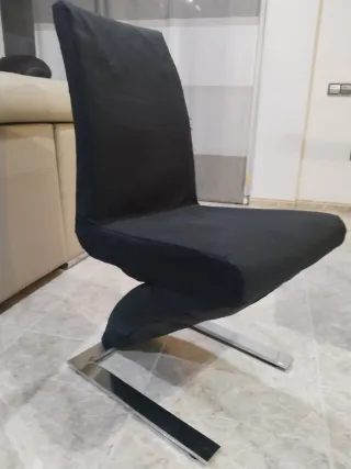 Mesa nogal y 4 sillas diseño