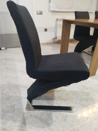 Mesa nogal y 4 sillas diseño