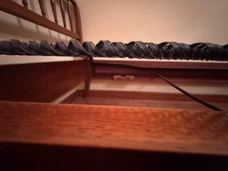 Letto singolo in legno lucido