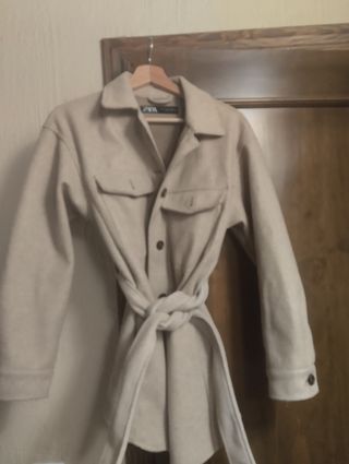 Abrigo Zara Beige con Cinturón