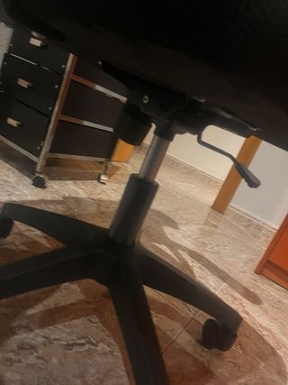 Silla de oficina ergonómica negra