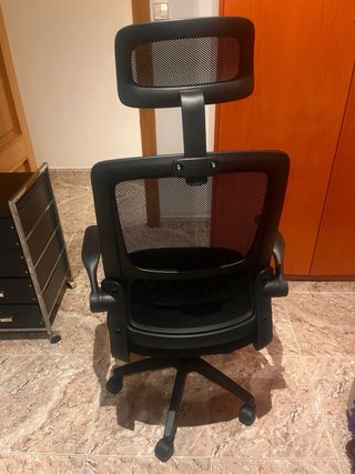 Silla de oficina ergonómica negra