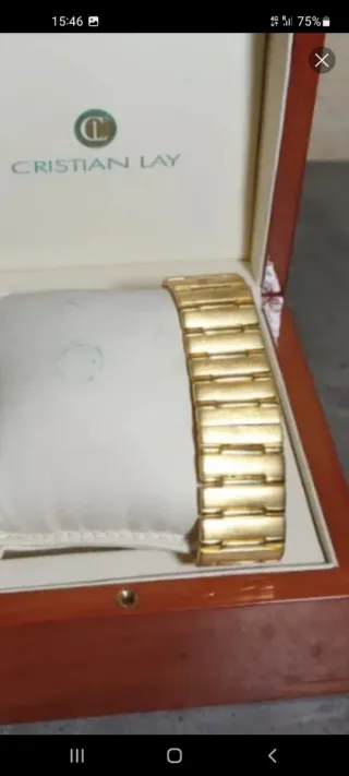 Reloj de oro con diamantes