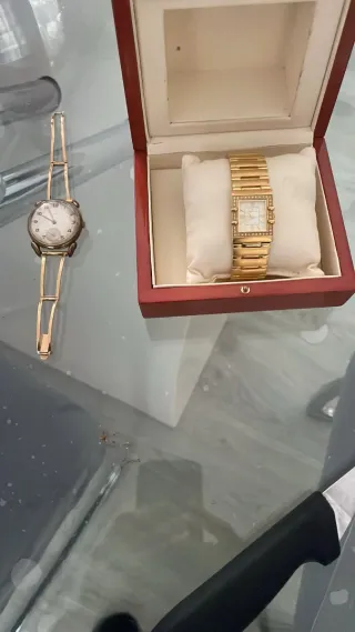 Reloj de oro con diamantes