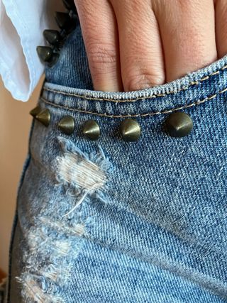 Shorts vaqueros con tachuelas