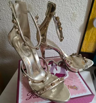 Sandalias de fiesta doradas