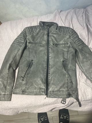 Chaqueta de cuero gris