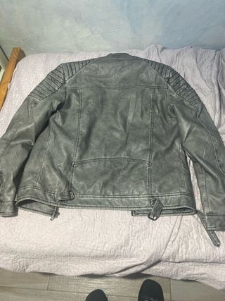 Chaqueta de cuero gris