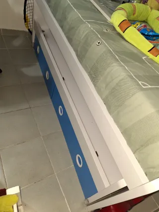 Cama individual blanca