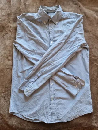 Camisa azul de manga larga