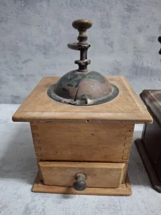 2 Molinillos de café antiguos