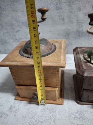 2 Molinillos de café antiguos