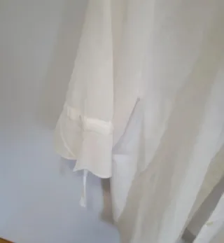 Blusa blanca con volantes