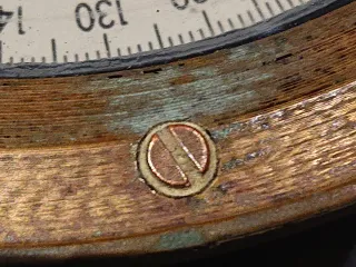 Brújula de barco antigua