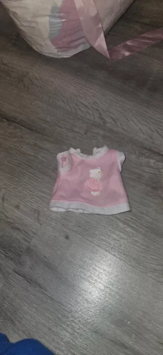 Ropa de bebé juguete