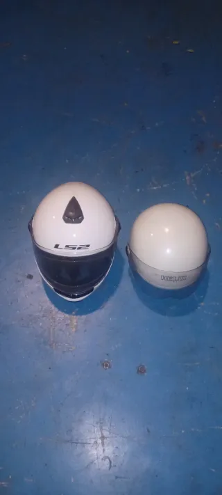 Cascos de moto blancos