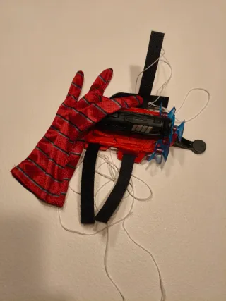 Guanto Spiderman con lancia ragnatele