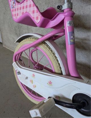 Bicicleta infantil rosa con cesta