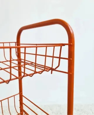 Carrito naranja estilo POP. Vintage, 70s.