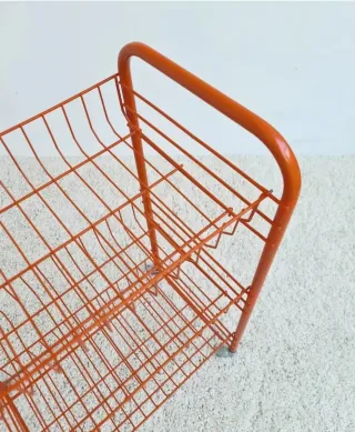 Carrito naranja estilo POP. Vintage, 70s.