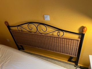 Cabecero de mimbre y metal