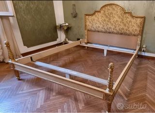 Letto matrimoniale classico beige e oro