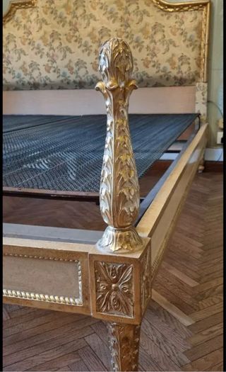 Letto matrimoniale classico beige e oro