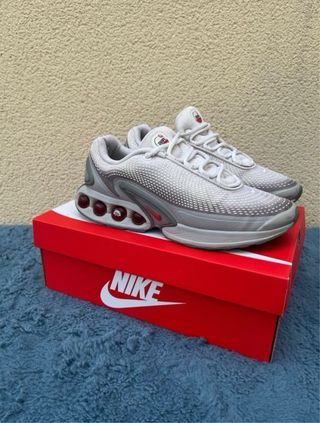Zapatillas Nike Air Max DN grises y rojas
