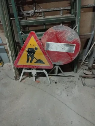 Señales de tráfico (obras y prohibido)