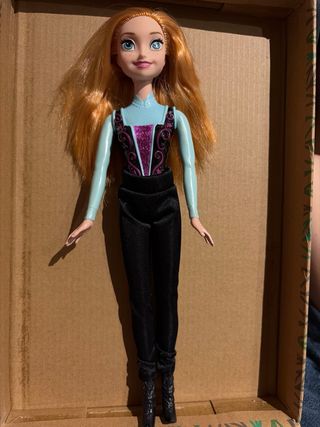 Barbie con capelli arancioni e costume da bagno