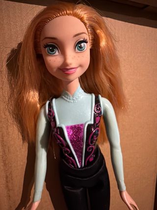 Barbie con capelli arancioni e costume da bagno