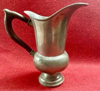 Preciosa y elegante Jarra aguamanil antigua