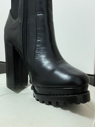 Botas de tacón negras con hebilla