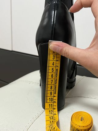 Botas de tacón negras con hebilla