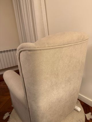 Poltrona a dondolo in tessuto beige