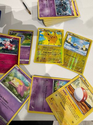 Cartas Pokémon (unas 850) + extras
