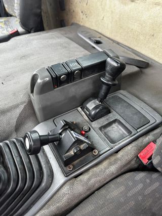 Renault Kerax 260 Basculante + Palfinger 15500