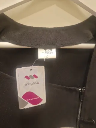 Blusa con estampado de ojo y boca