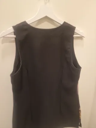 Blusa con estampado de ojo y boca