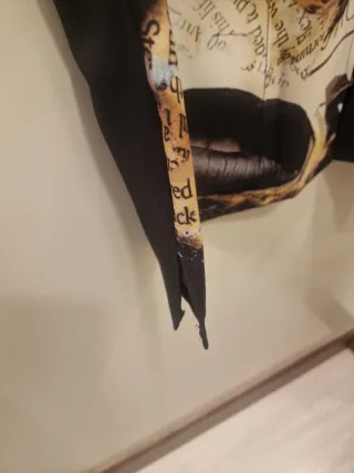 Blusa con estampado de ojo y boca