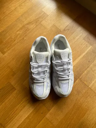 Nike P6000 Blancas Talla 43  Completamente nuevas
